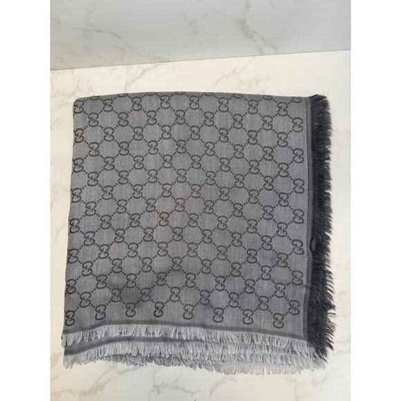 Gucci Gray Monogram Scarf - Excellent Condition - Picture 5 of 5